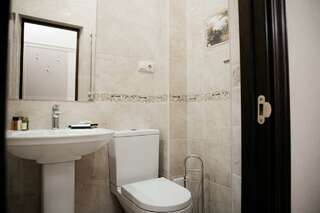 Отель Даллас Пятигорск 2-местный номер стандарт-8